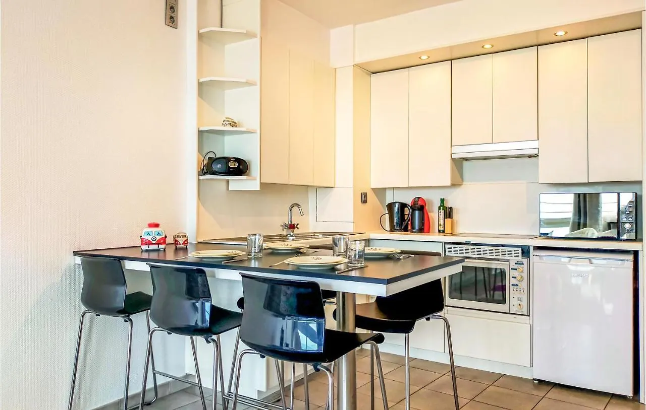 Awesome Apartment In Oostende With Kitchen 0*, 奥斯滕德